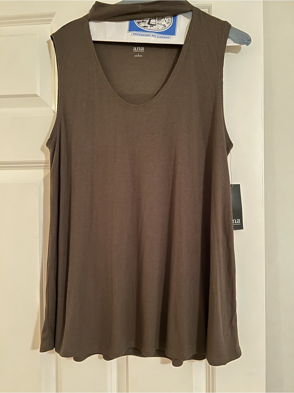 a.n.a Ribbed Scoop Neck Tank Top in Taupe Brown